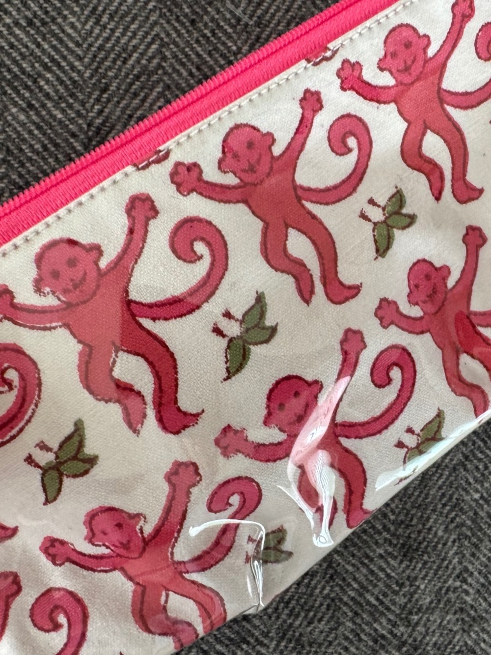 NWOT, ROBERTA ROLLER RABBIT, MAKEUP BAG - Picture 3 of 14